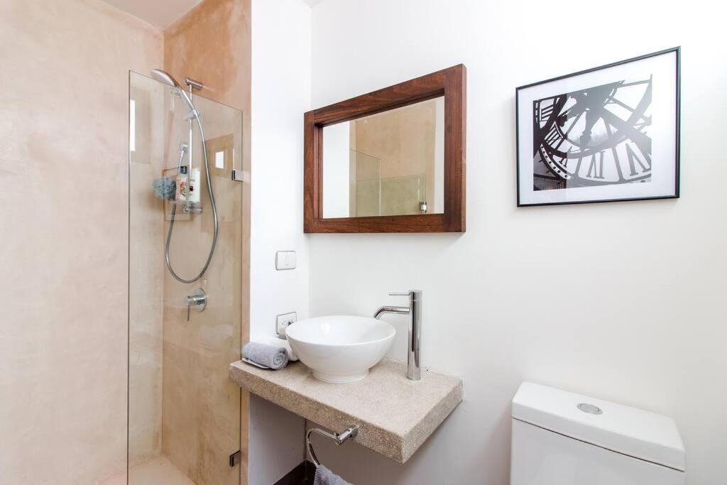 Neem 21 Nilay, Elegant 10 Min From The Apartment *