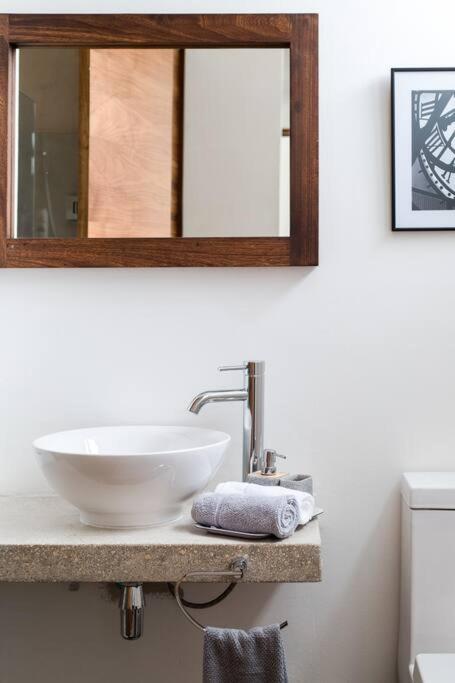 Neem 21 Nilay, Elegant 10 Min From The Apartment *
